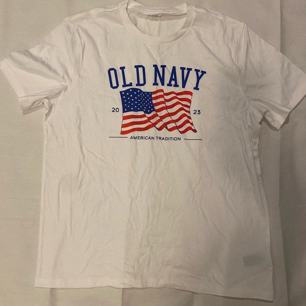 Old Navy White Graphic T-Shirt unisex